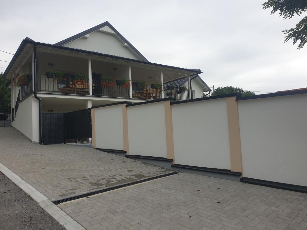 Apartmani Kruna Vrdnik Extérieur photo